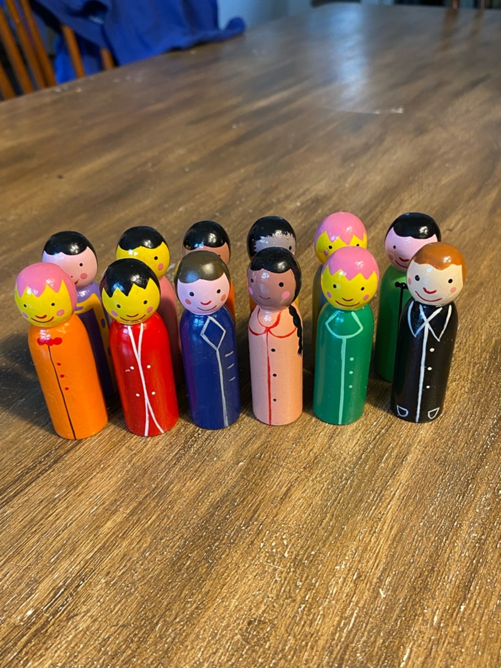 Set of 12 Vtg  Wooden Peg People Hand painted Unbranded
